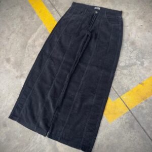 Jeans de corderoy baggy con lineas bordadas color negro
