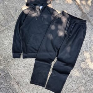 Conjunto de buzo y pantalon frizado color negro