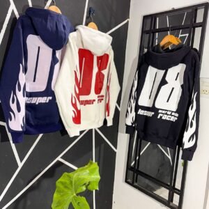 Buzo frizado con capucha ,estampados trival color blanco, azul, negro