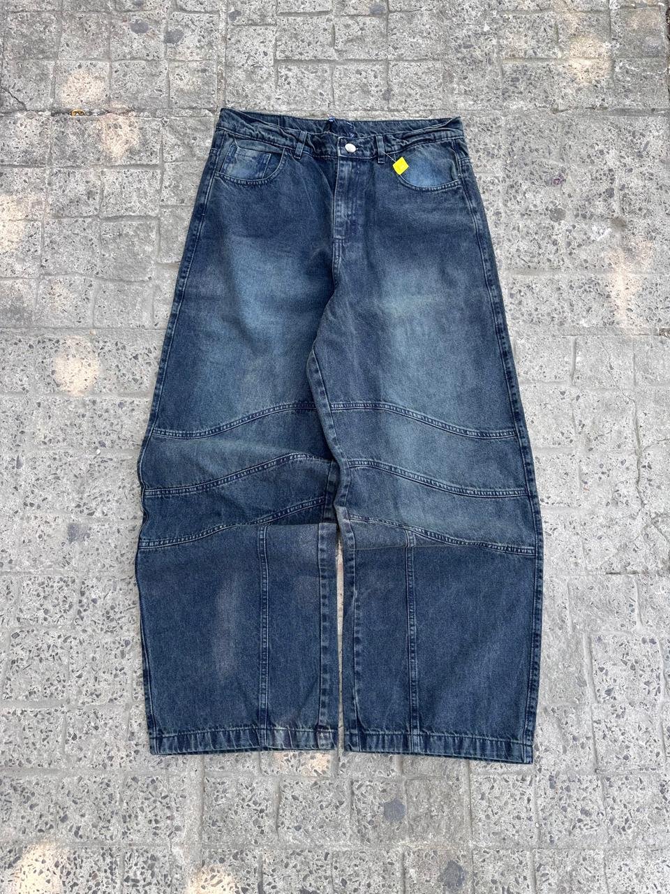 Jeans super baggy con curvas bordadas color azul oxido