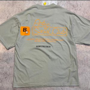 Remera gris con estampado en pecho y espalda