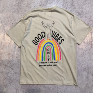 remera gris good vibes