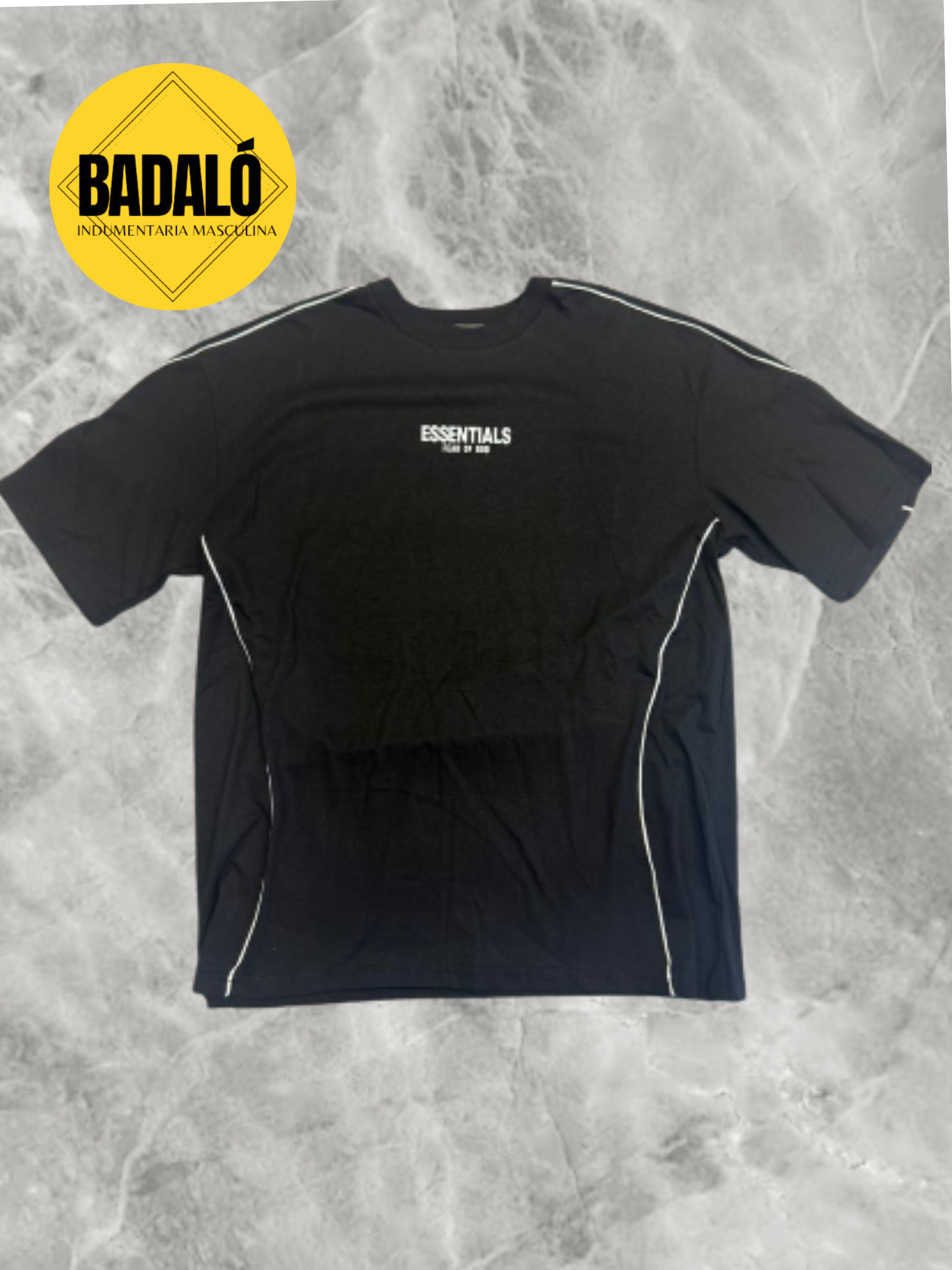 remera essential god negro
