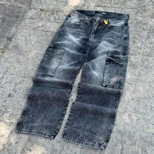 Jeans semi baggy cargo color negro nevado