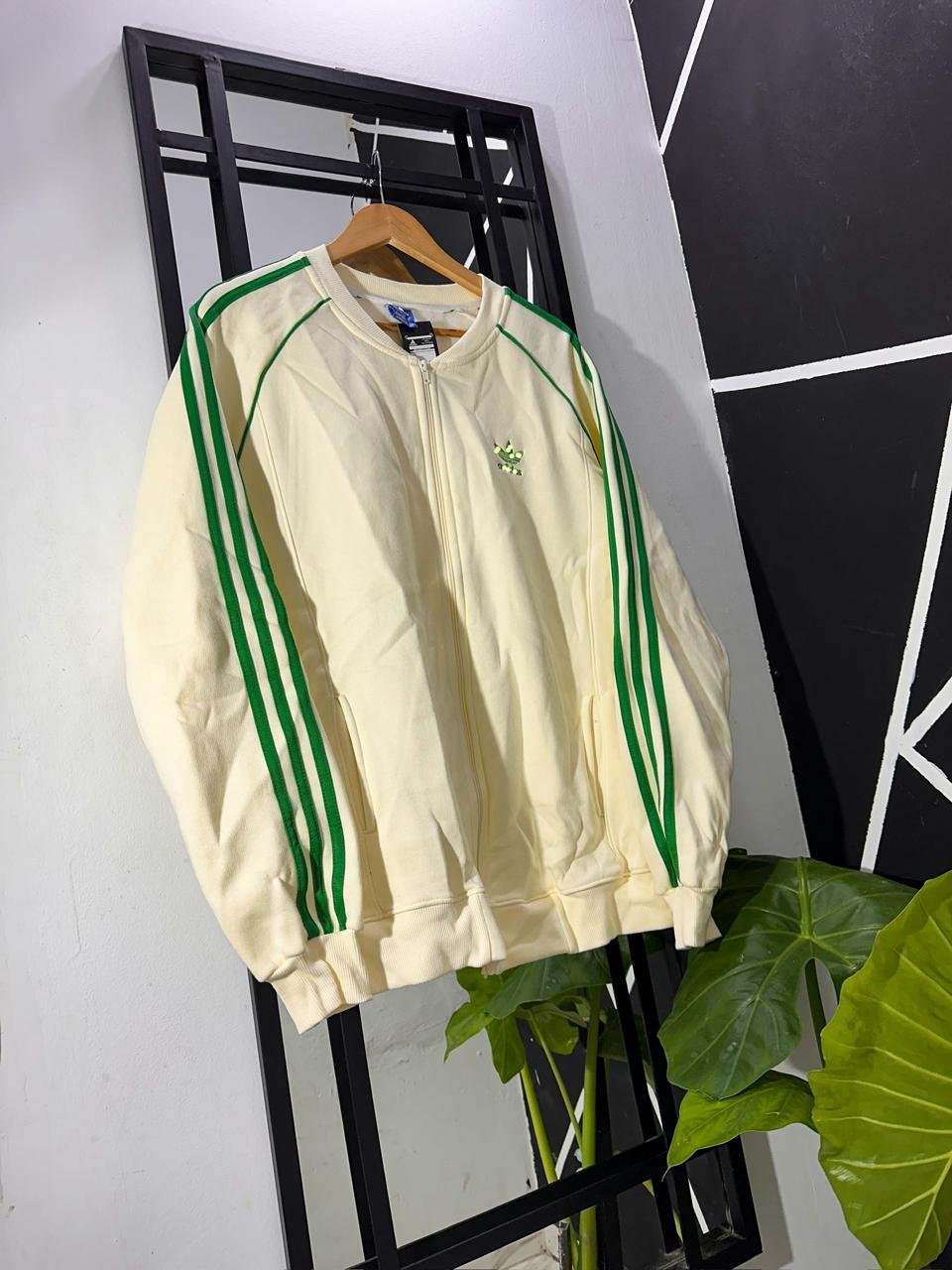 Campera blanco con verde sst adidas