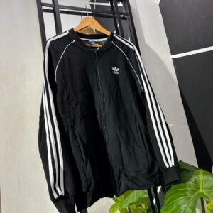 Campera negra sst adidas