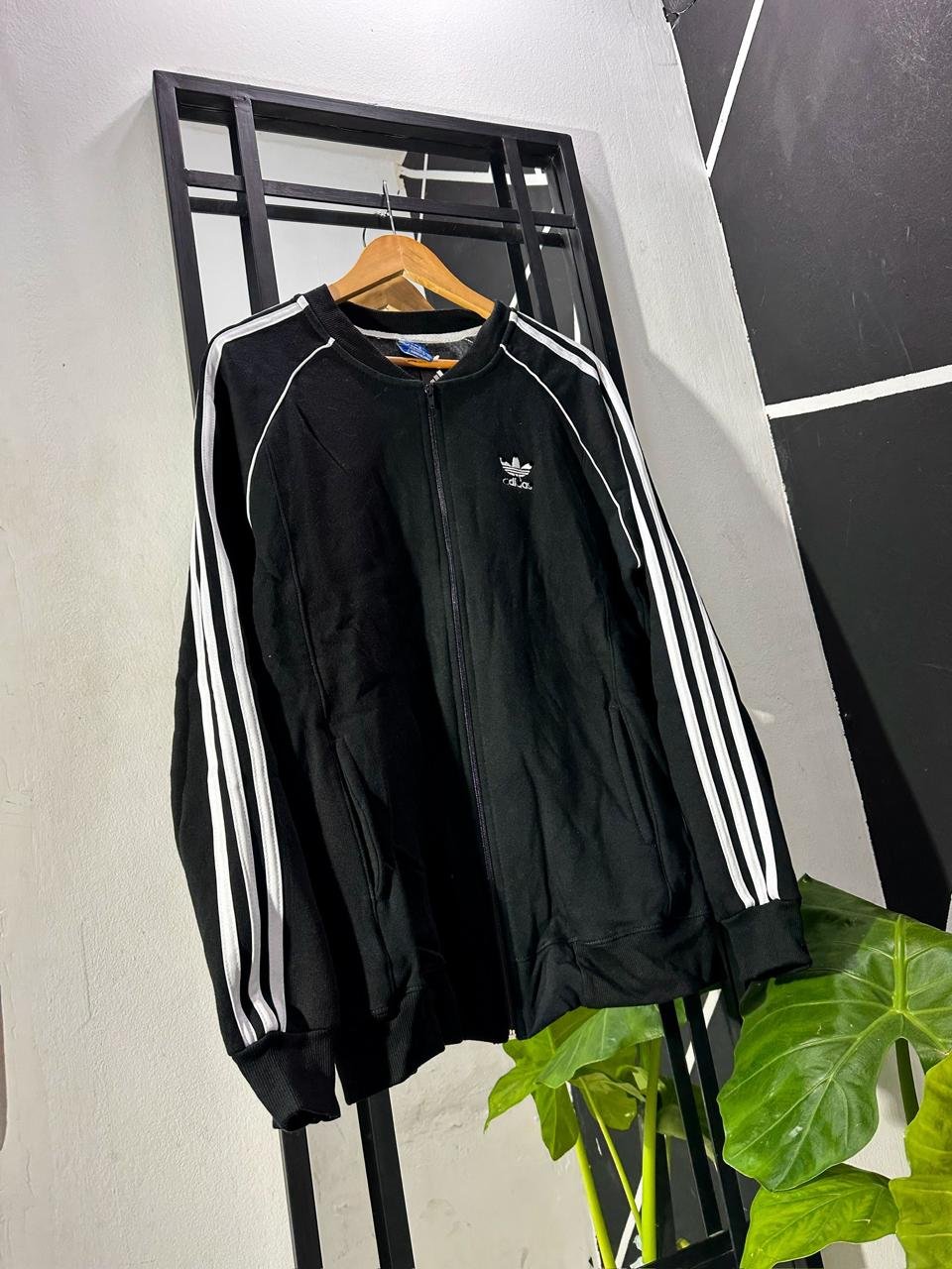 Campera negra sst adidas