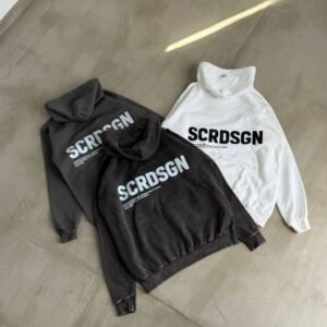 Buzo frizados con capucha y estampas