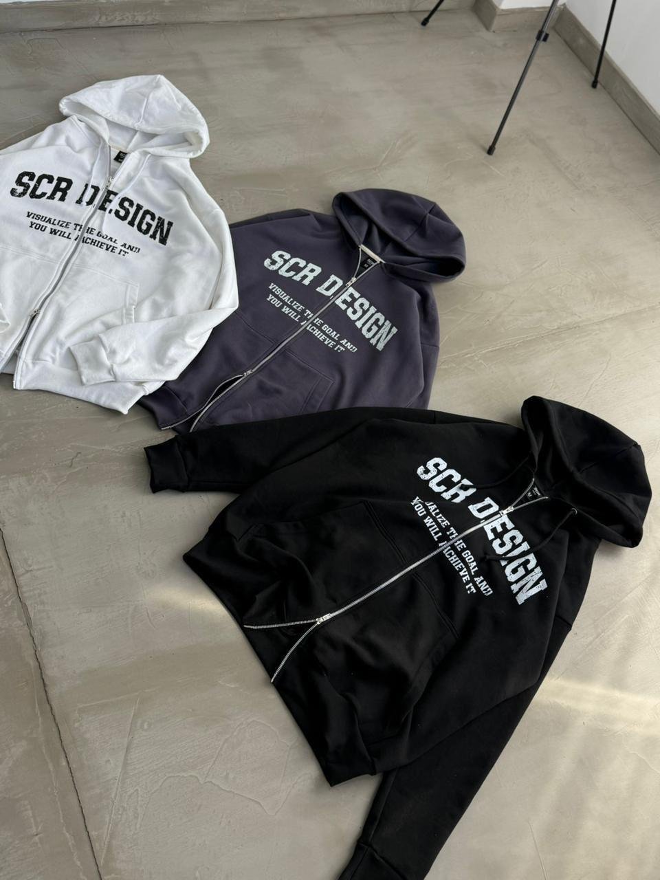 Campera cierre doble carril frizado estampado