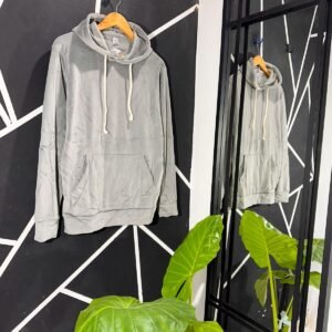 Buzo plush, tela suave y calentito color gris