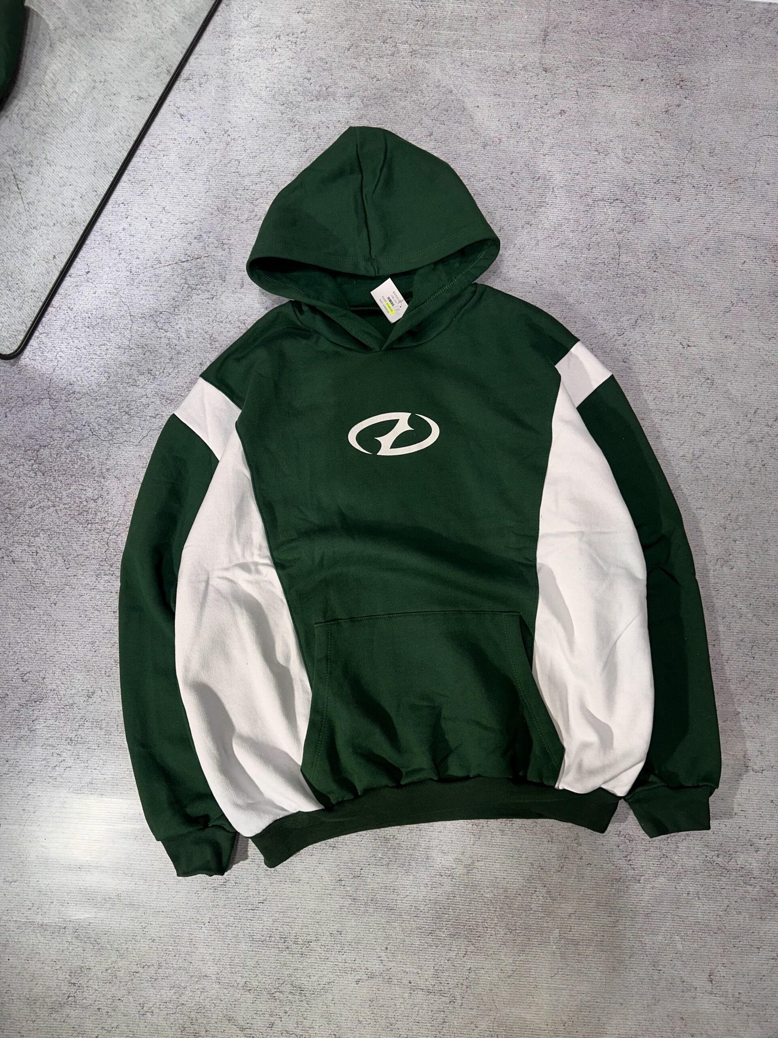 Buzo combinado verde y blanco